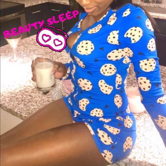 Women’s sleep cookie onesie 💙🍪 - Picture 2 of 6